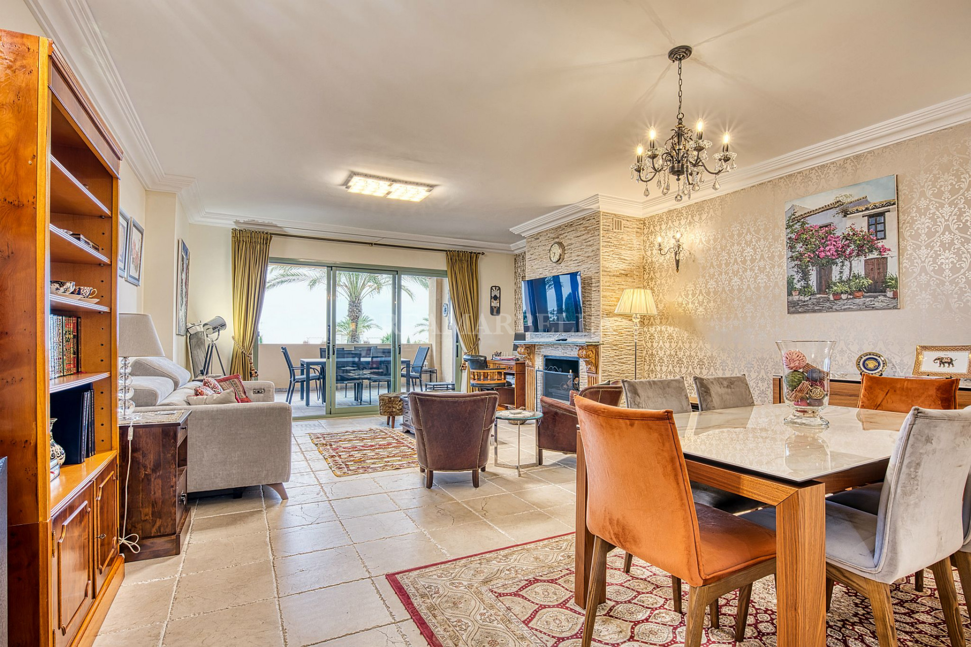 Apartment in Four Seasons
