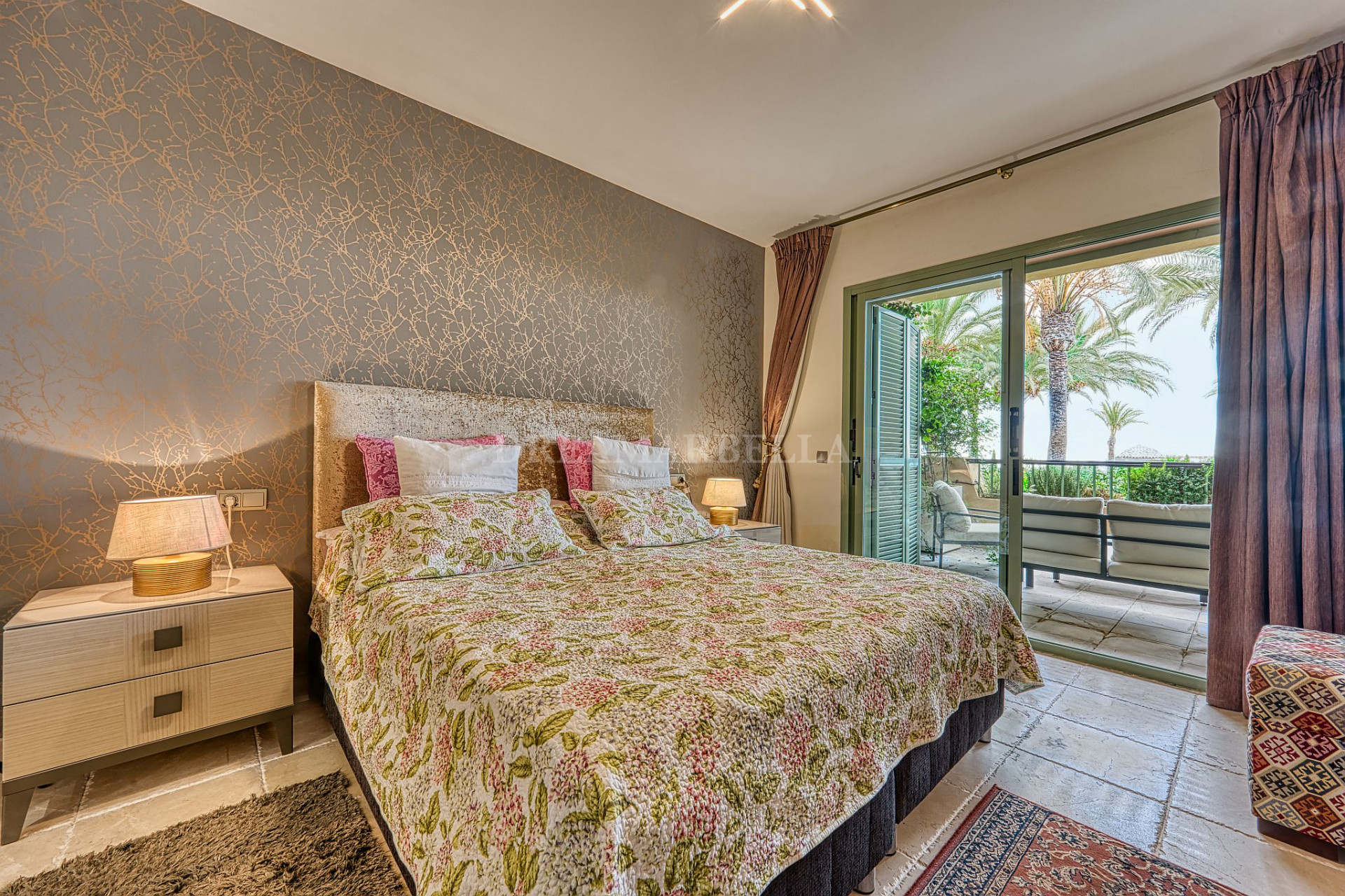 Apartment in Four Seasons