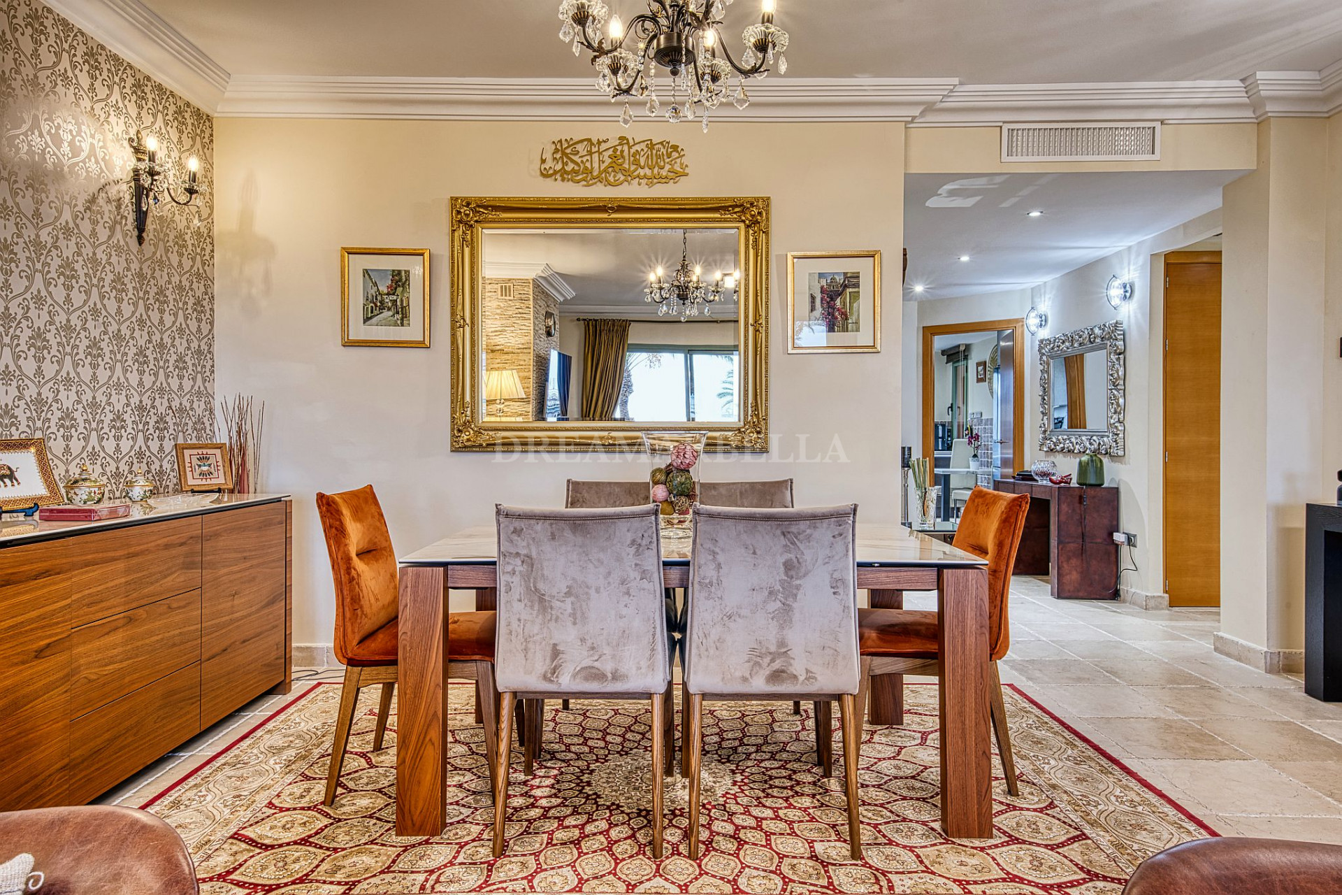 Apartment in Four Seasons
