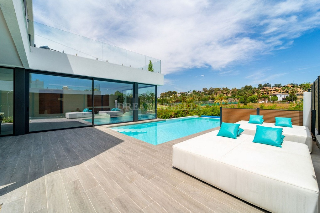 Villa in Estepona East