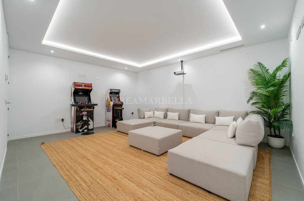 Villa in Estepona East