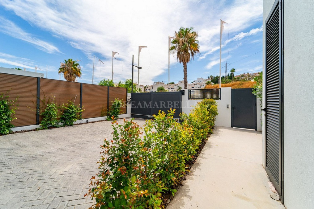 Villa in Estepona East