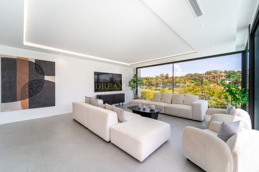 Villa in Estepona East