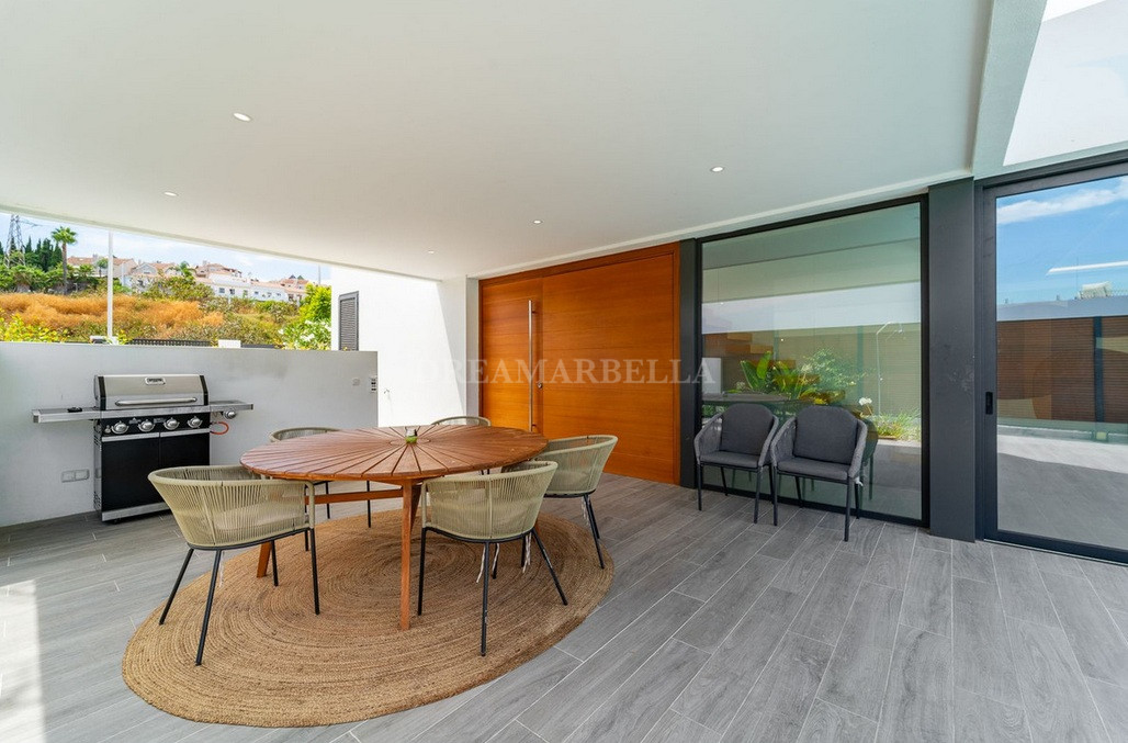 Villa in Estepona East