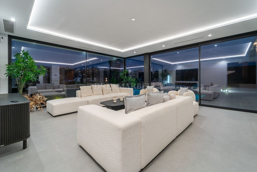 Villa in Estepona East