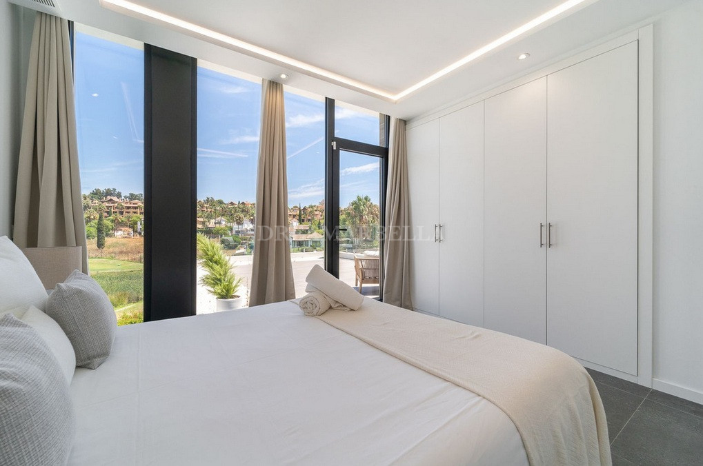 Villa in Estepona East