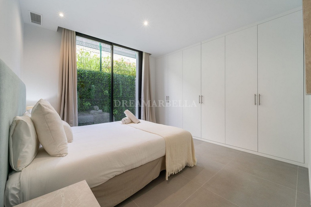 Villa in Estepona East