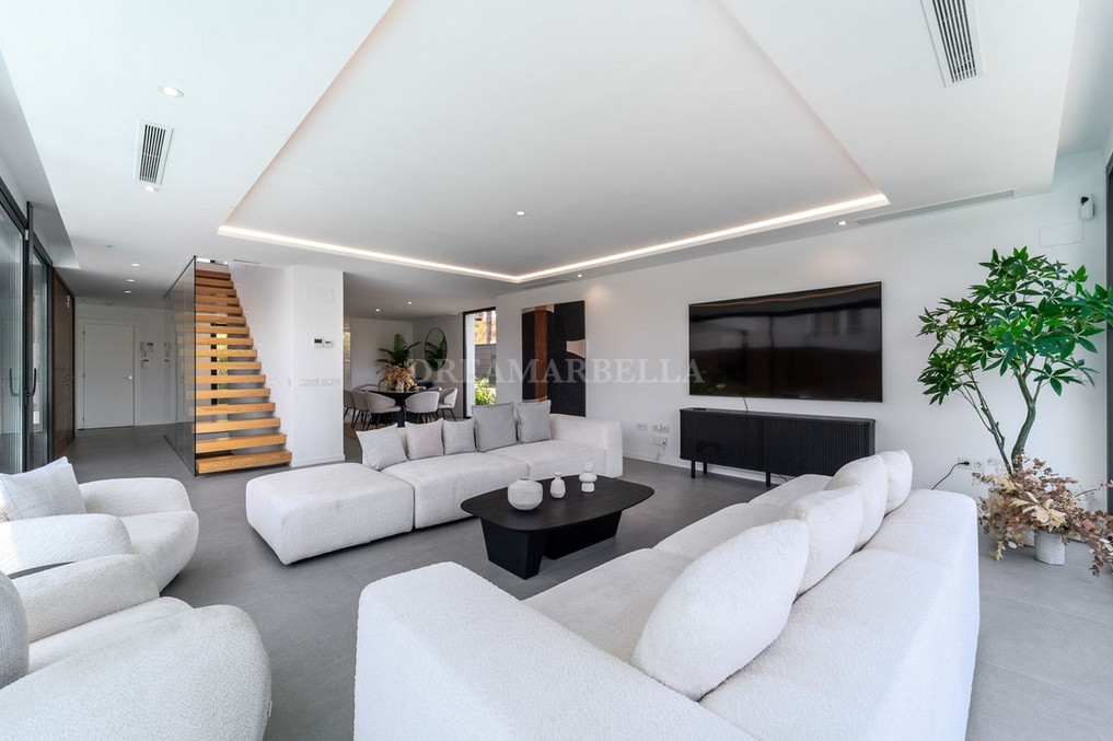 Villa in Estepona East