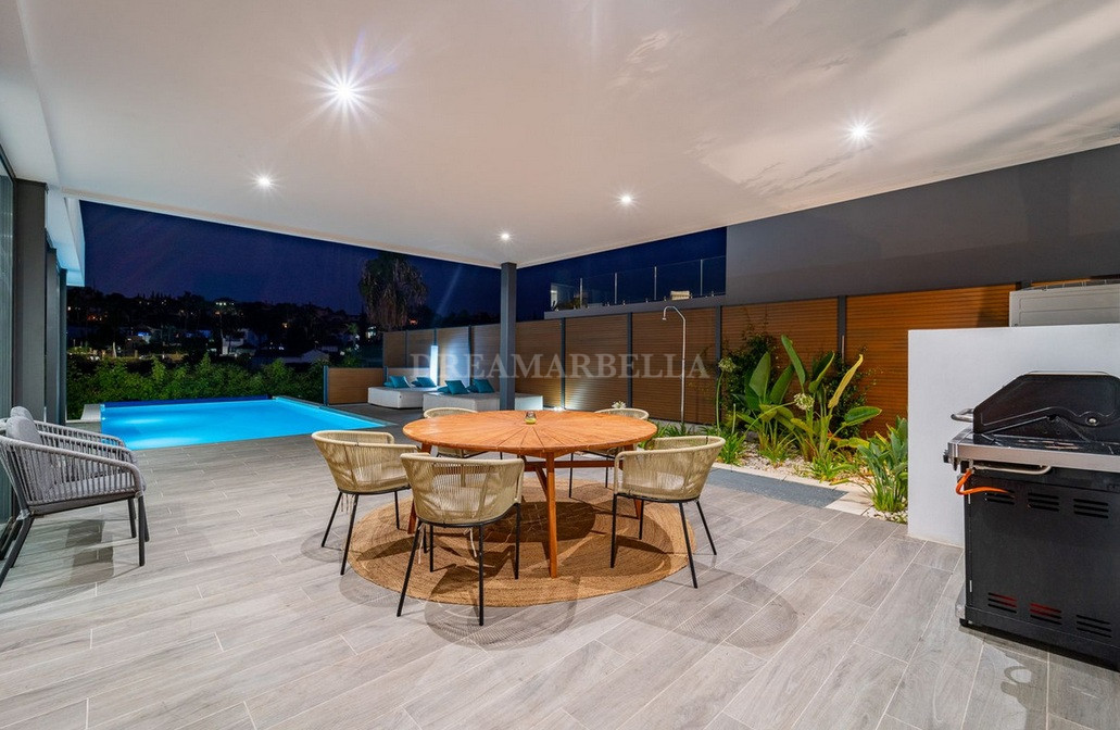 Villa in Estepona East