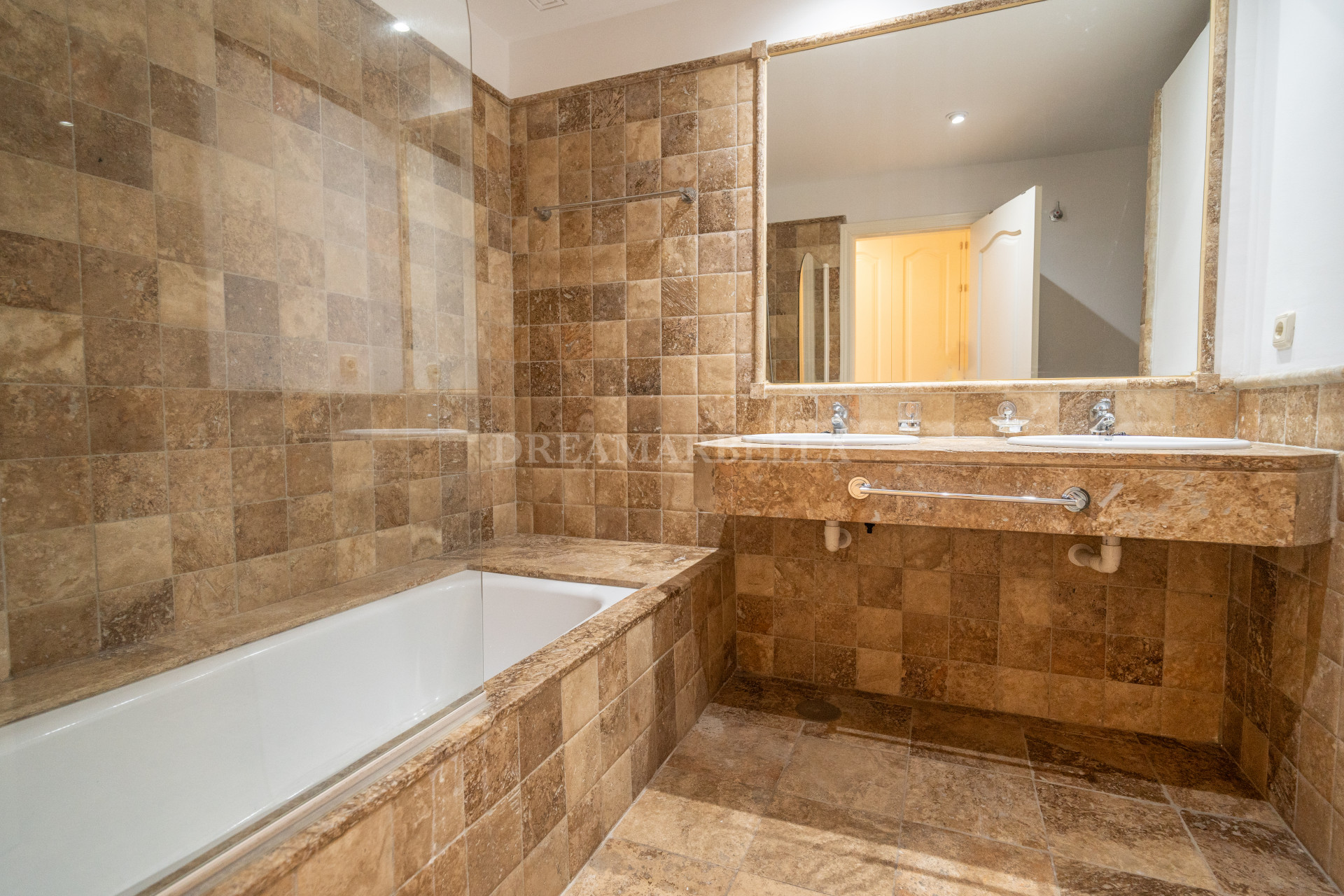 Ground Floor Apartment in Estepona East