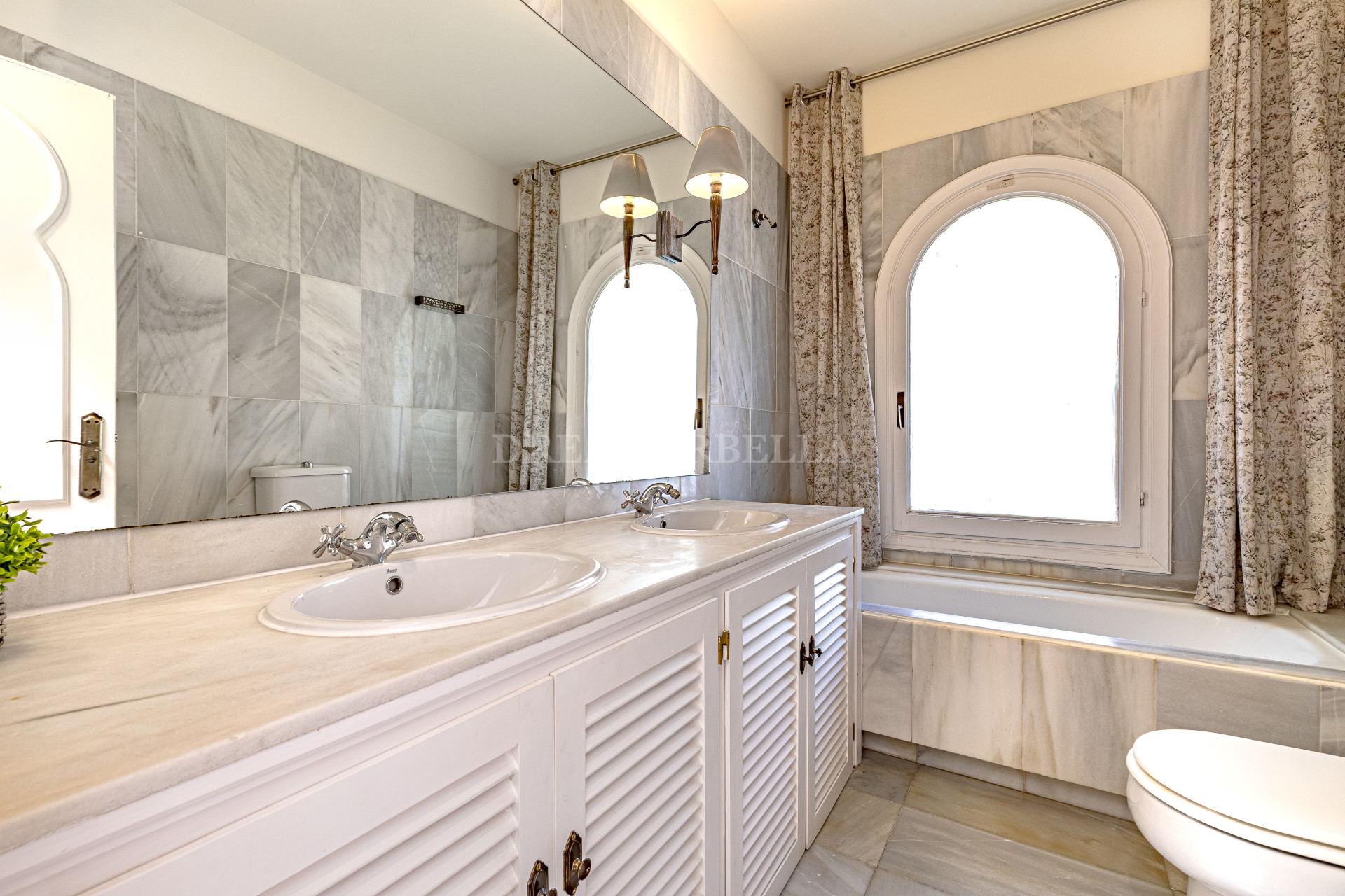 Villa in Estepona East