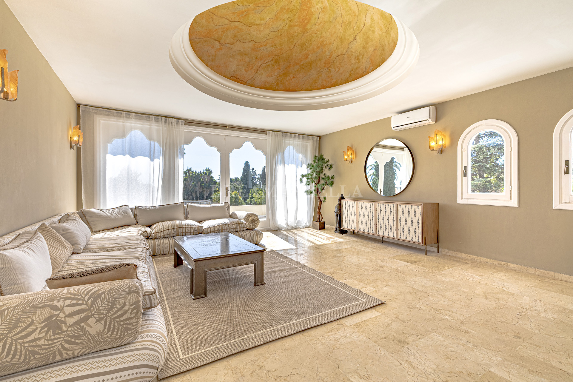 Villa in Estepona East