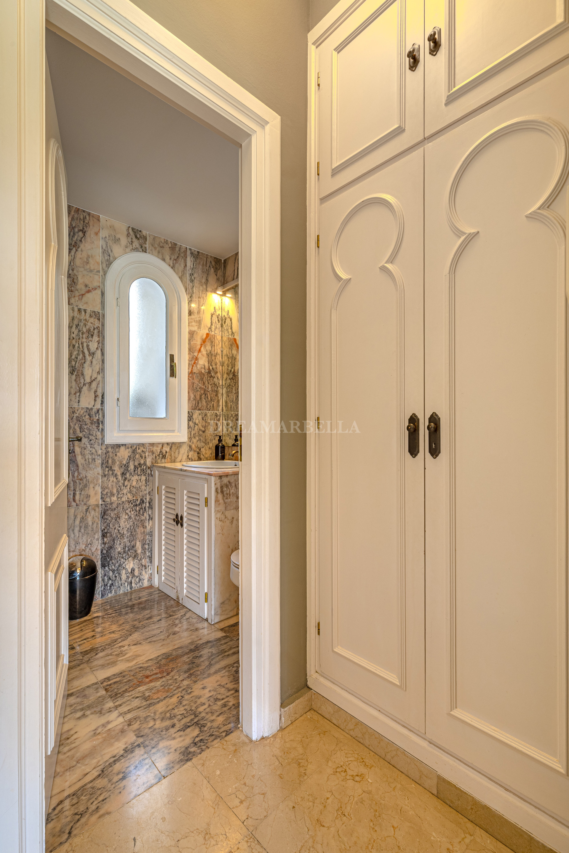 Villa in Estepona East