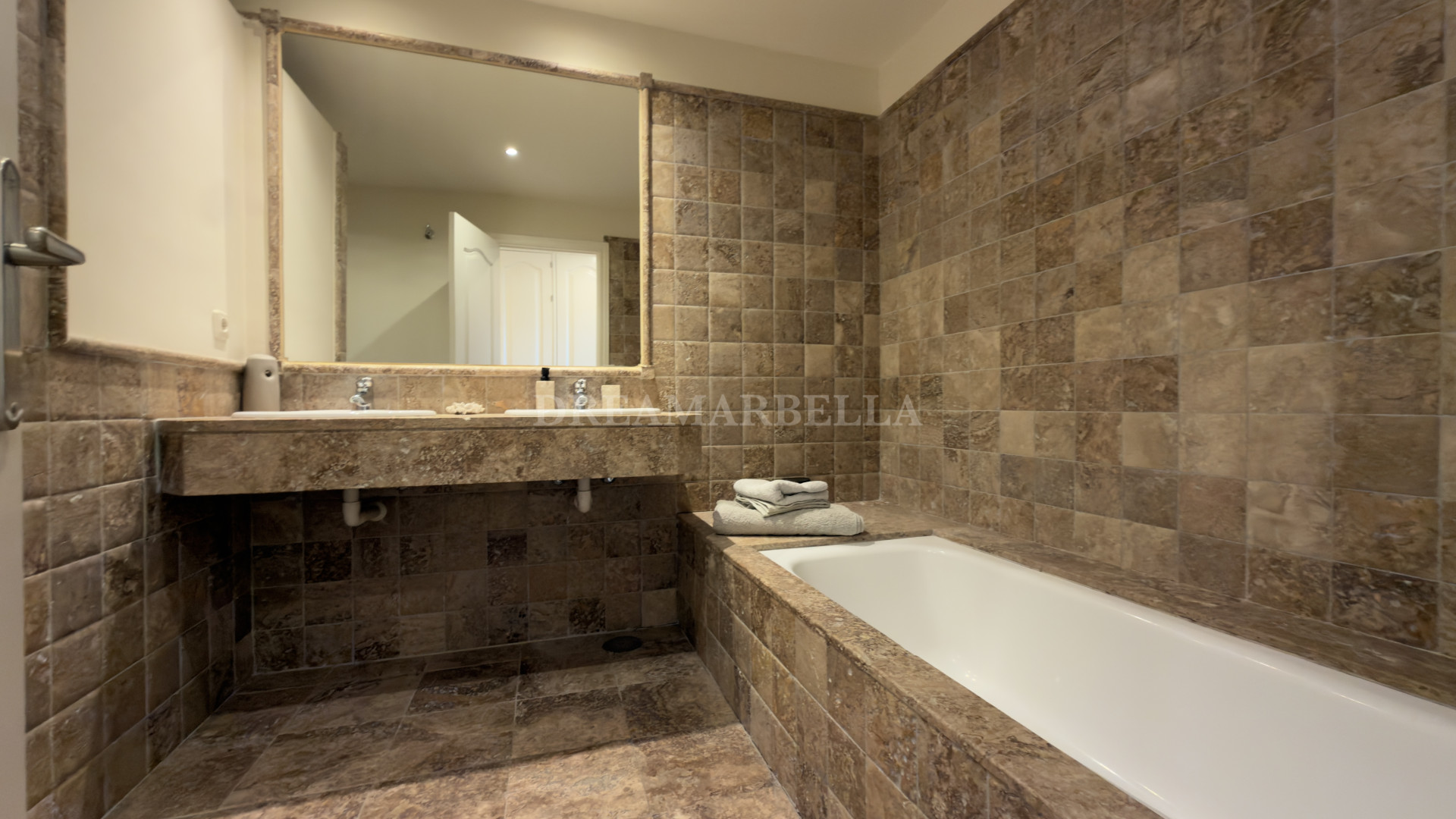Ground Floor Apartment in Estepona East