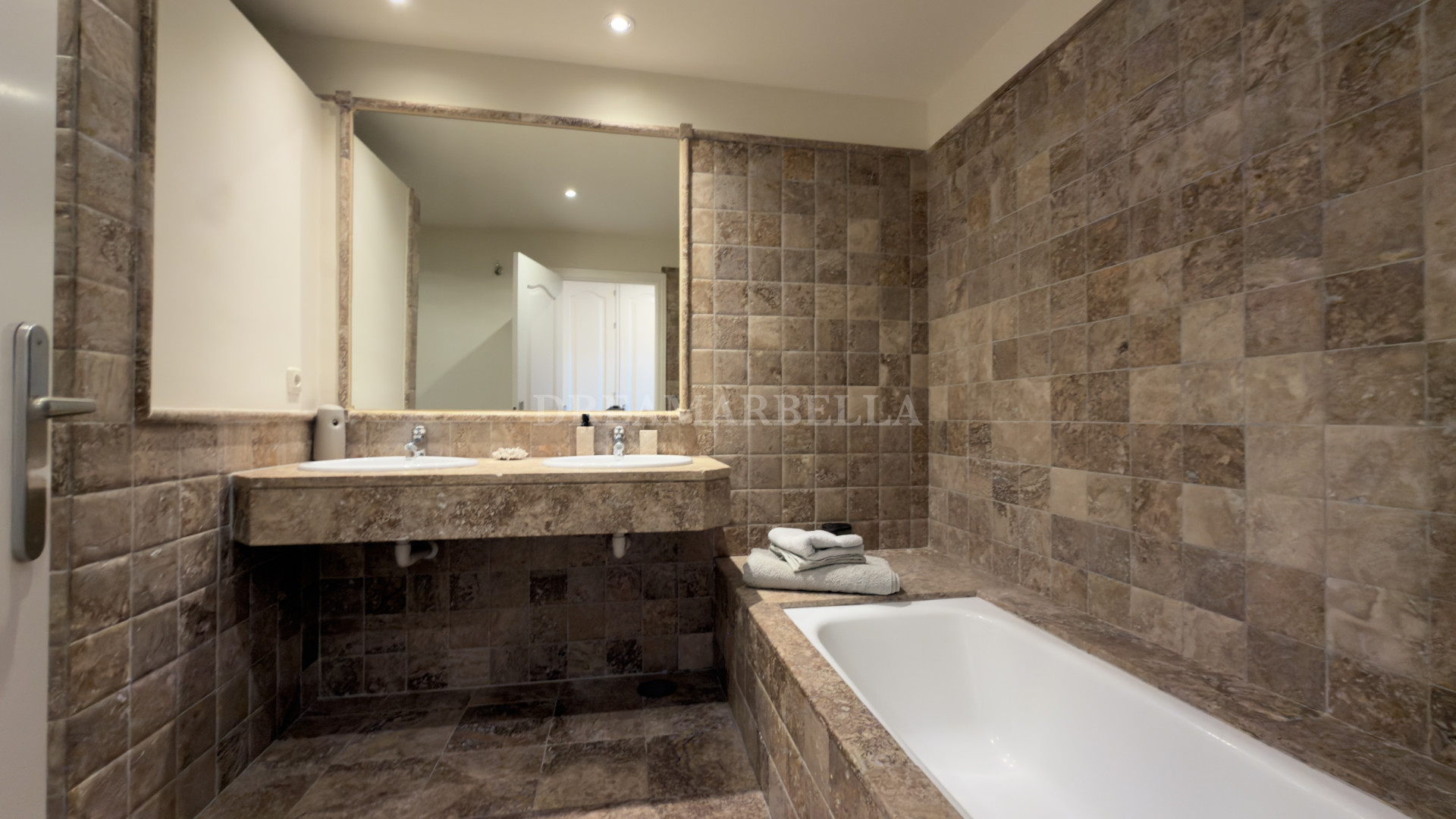 Ground Floor Apartment in Estepona East