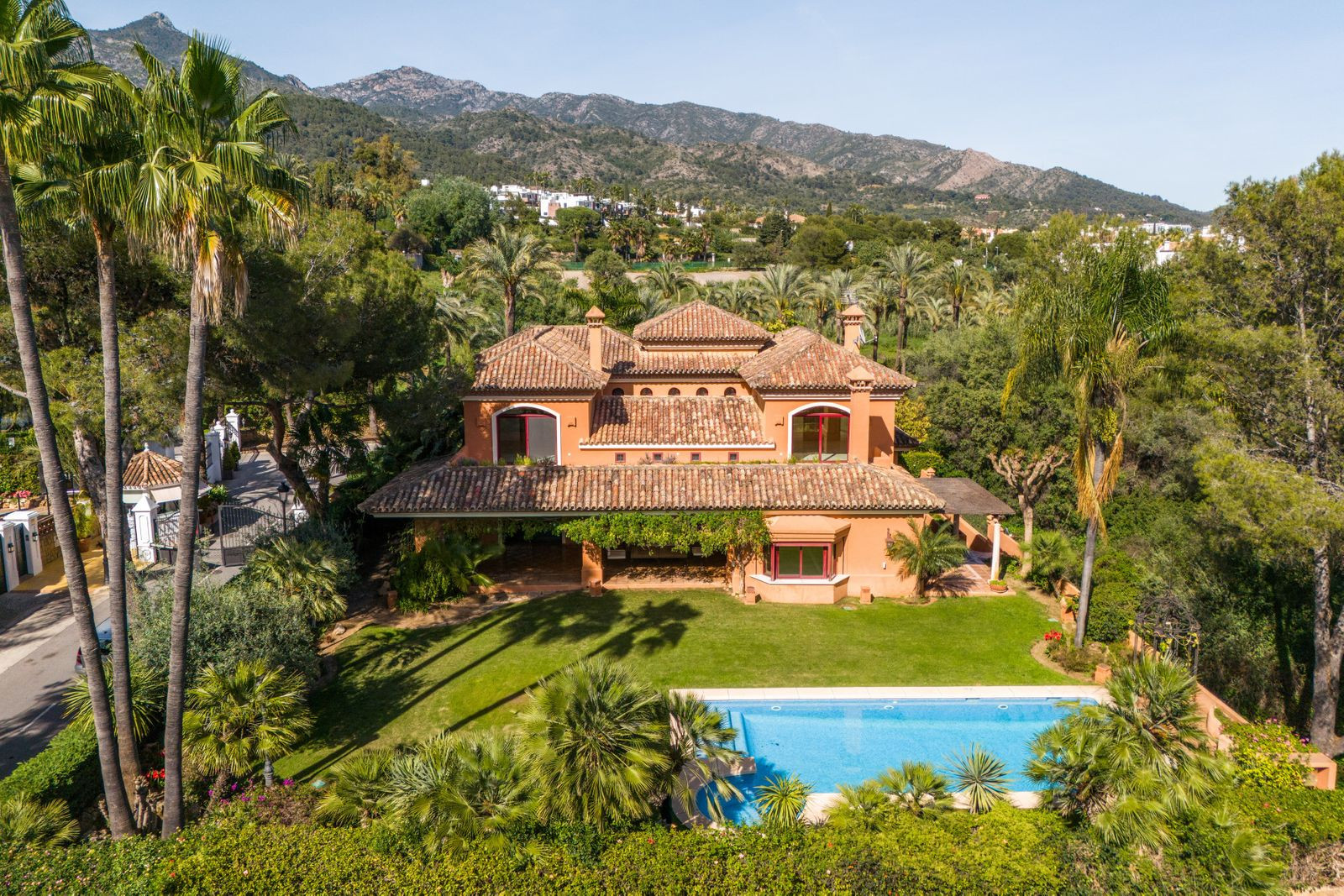 Villa for sale in Marbella Golden Mile