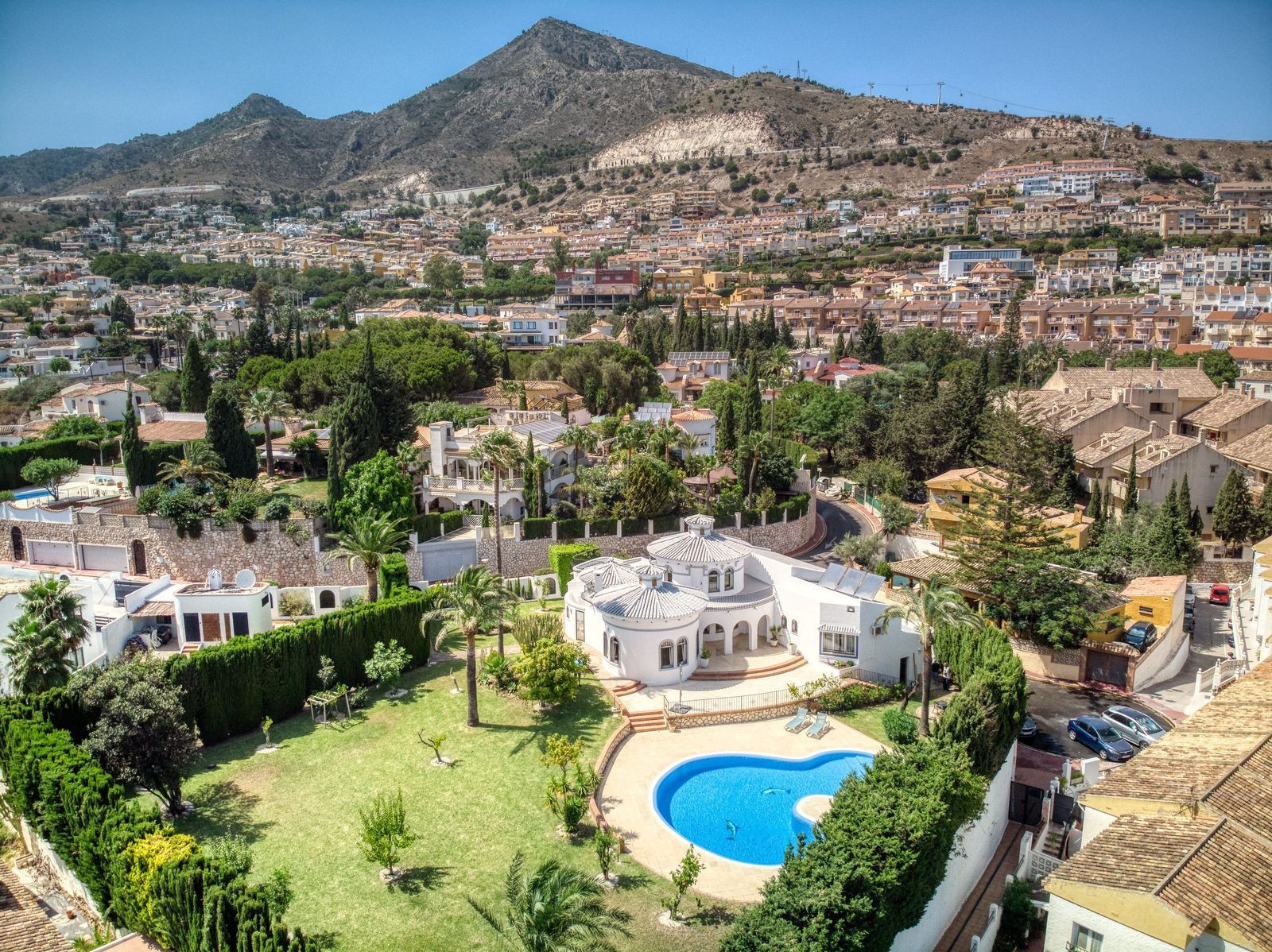 Villa for sale in Benalmadena