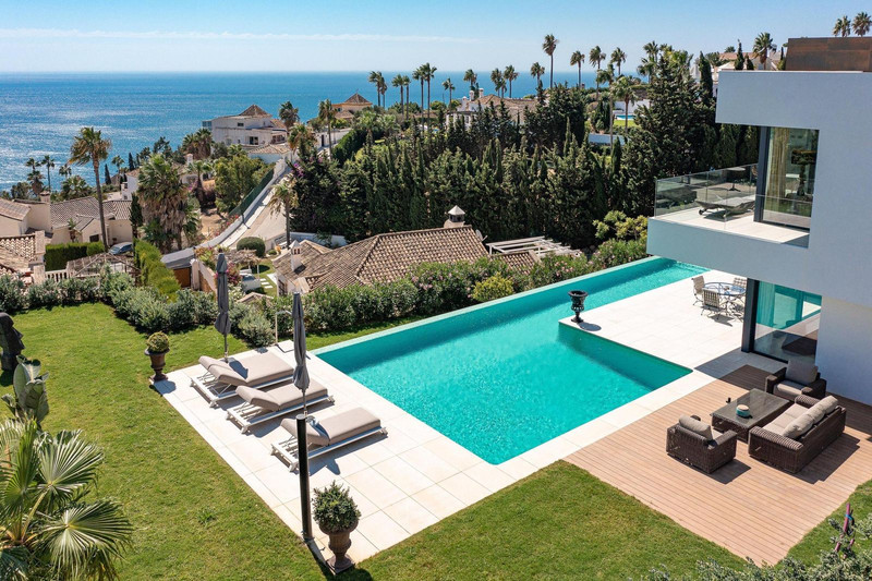 Villa for sale in Manilva