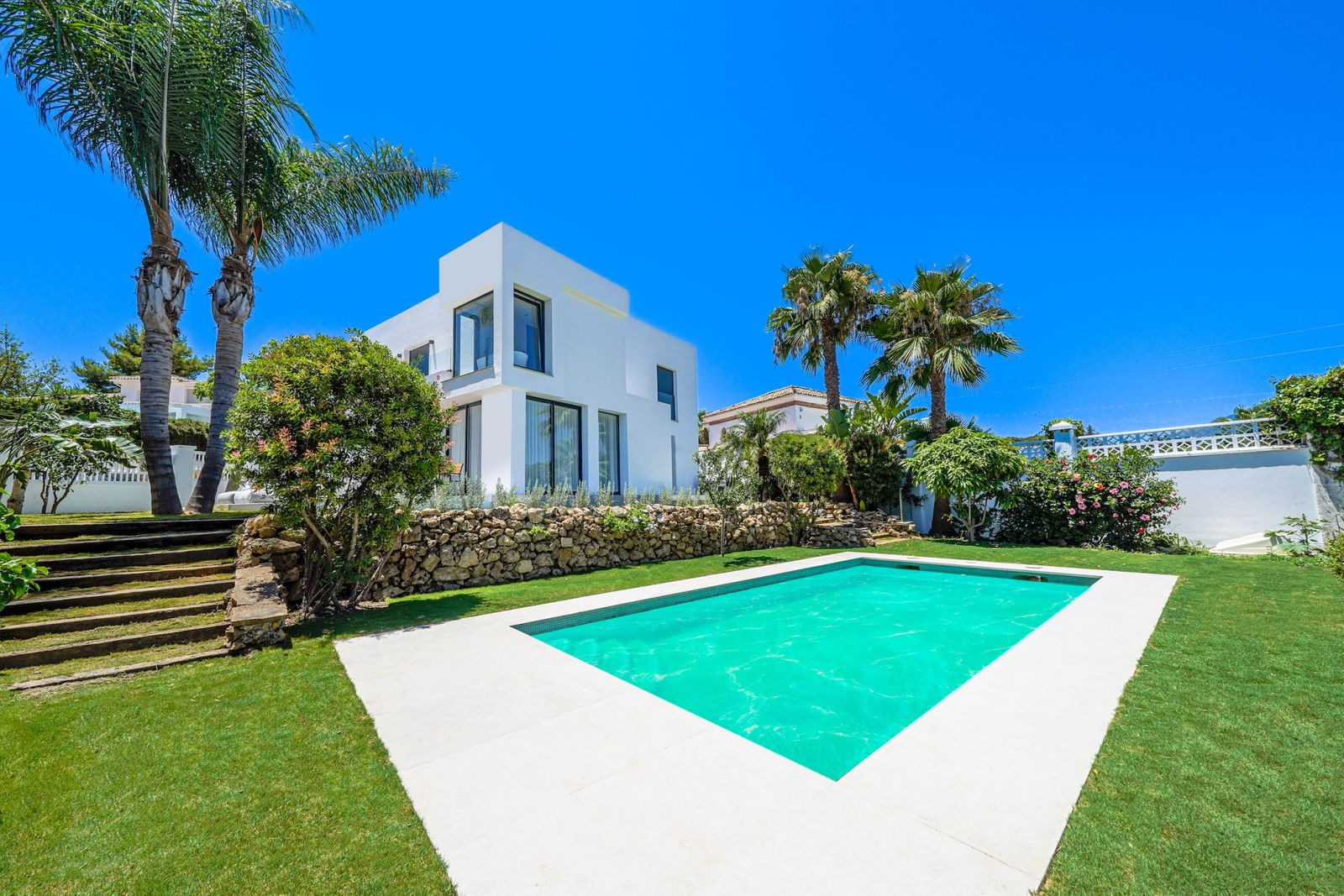 Villa for sale in Nueva Andalucia, Marbella