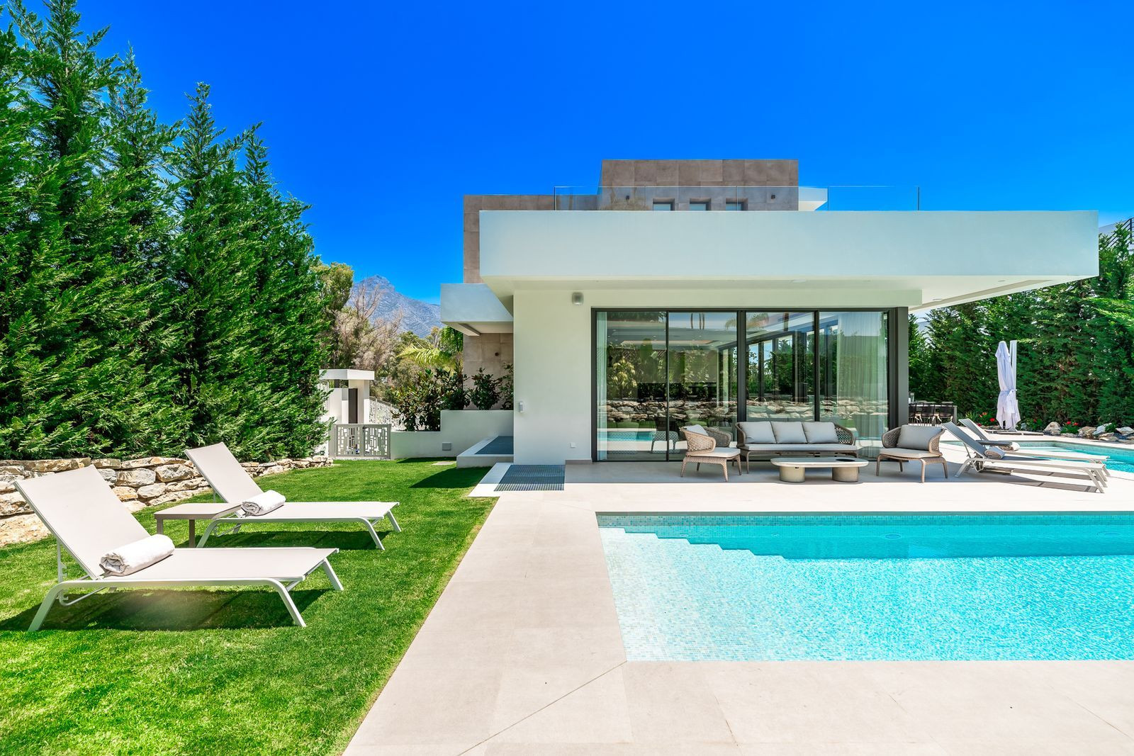 Villa for sale in Nueva Andalucia, Marbella