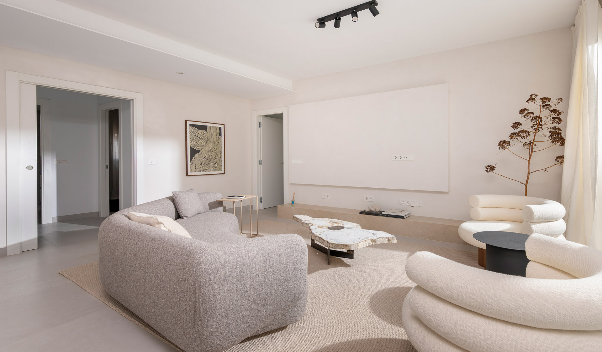 Unique penthouse with panoramic views! Gated community with spa, gym and co working area .