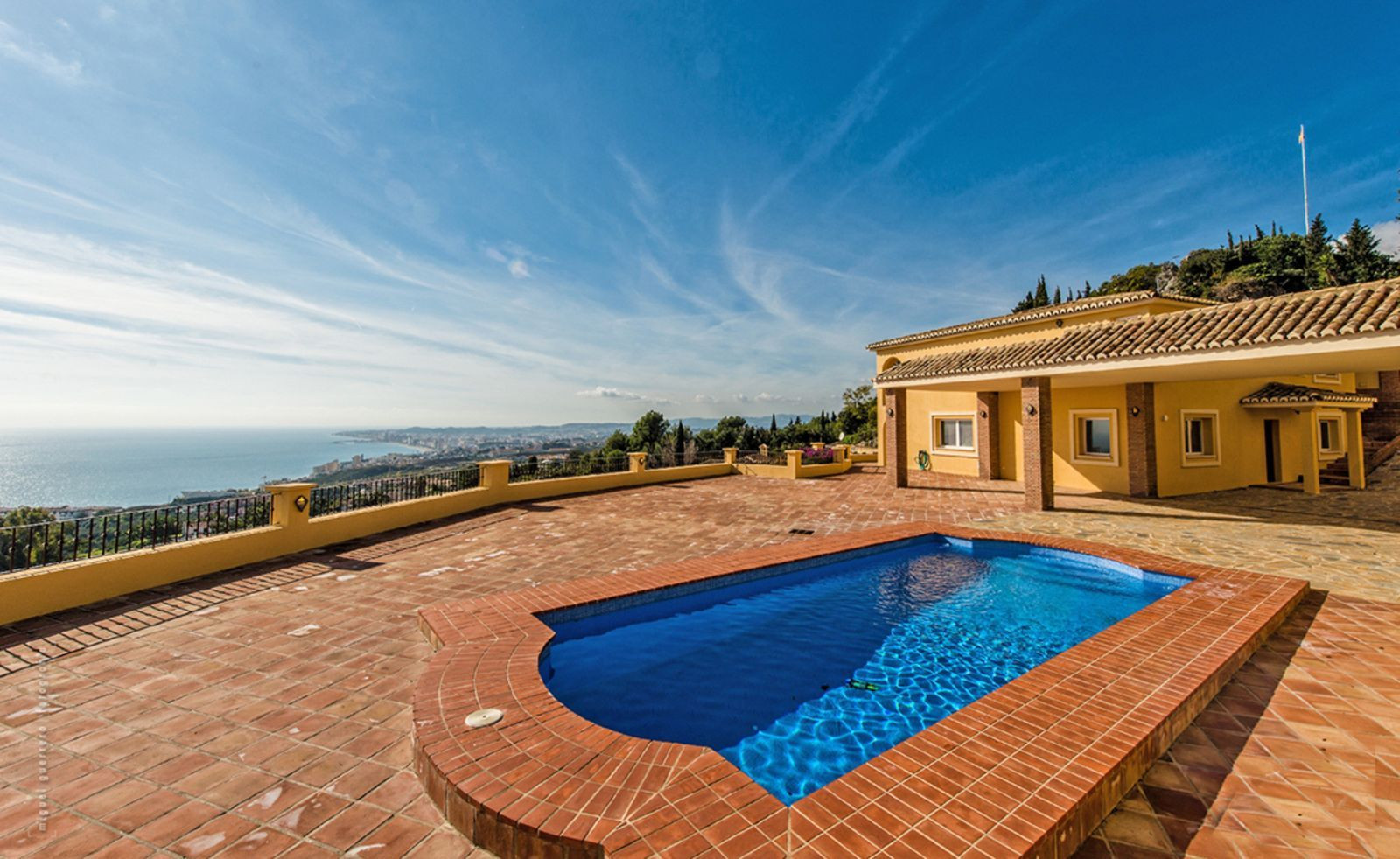 Villa for sale in Benalmadena