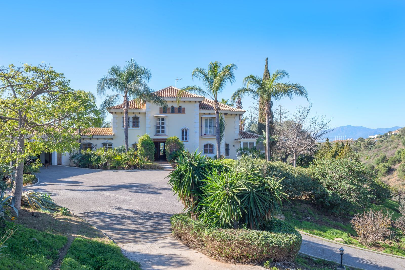 Villa for sale in Los Altos de los Monteros, Marbella East
