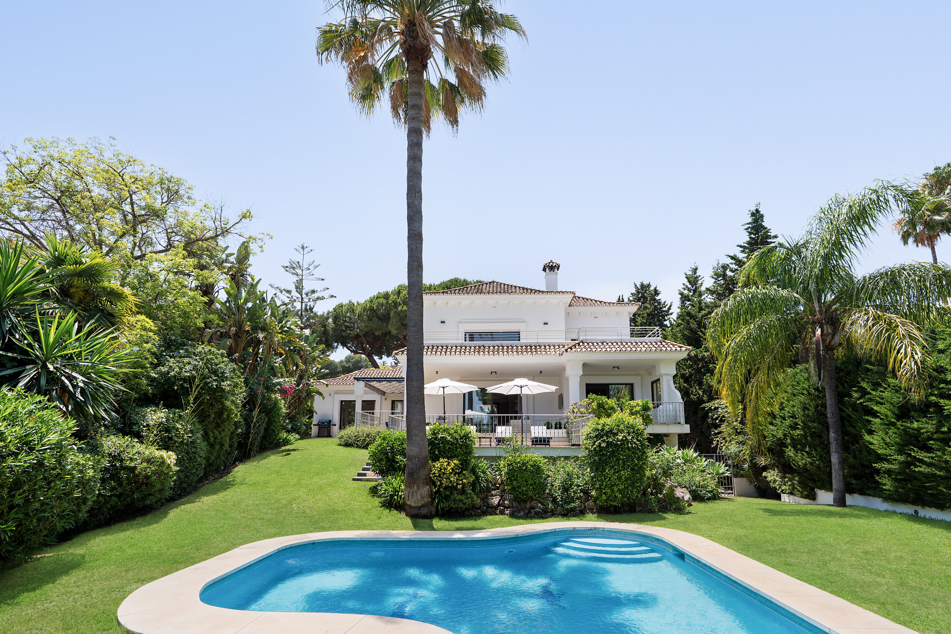 Villa for sale in Nueva Andalucia, Marbella