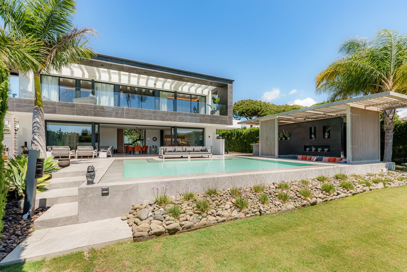 Villa for sale in Nueva Andalucia, Marbella