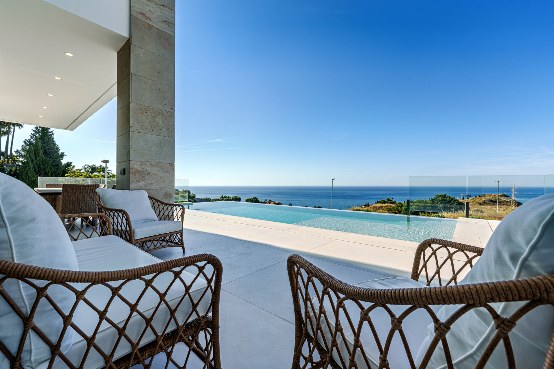 Contemporary villa with sea and mountain views in Benalmádena