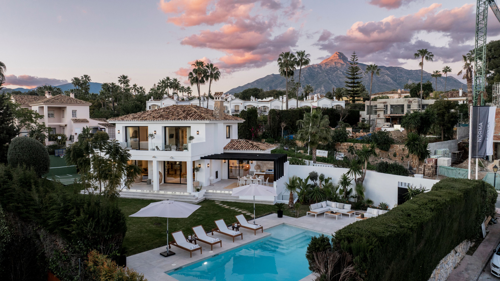 Villa en venta en Nueva Andalucia, Marbella