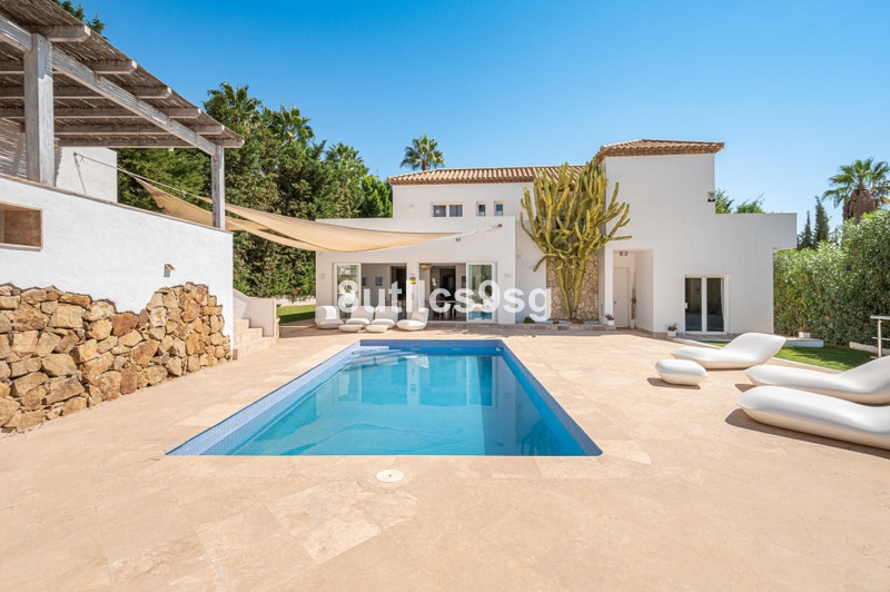 Villa for sale in Nueva Andalucia, Marbella