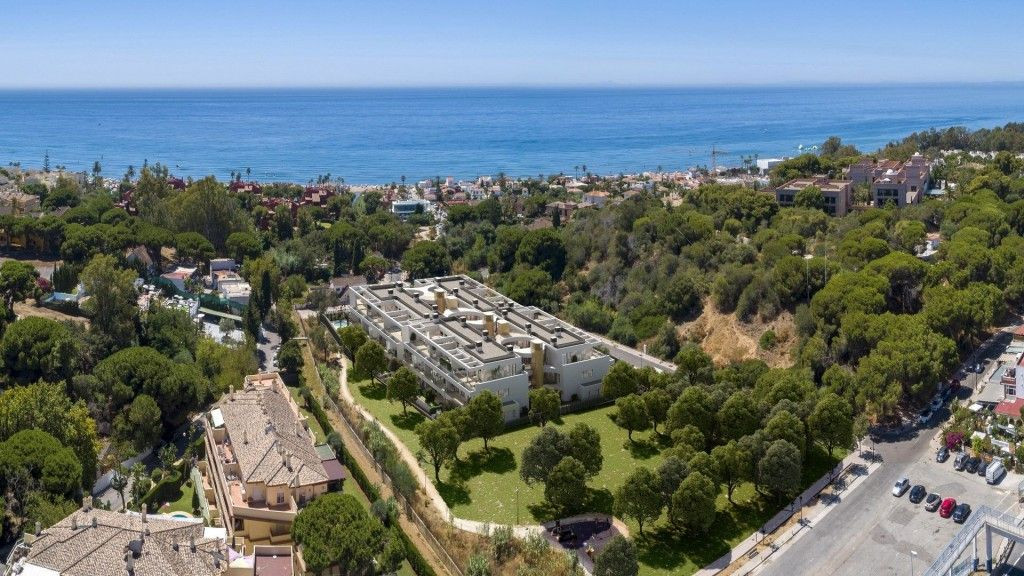 Penthouse for sale in Elviria, Marbella East