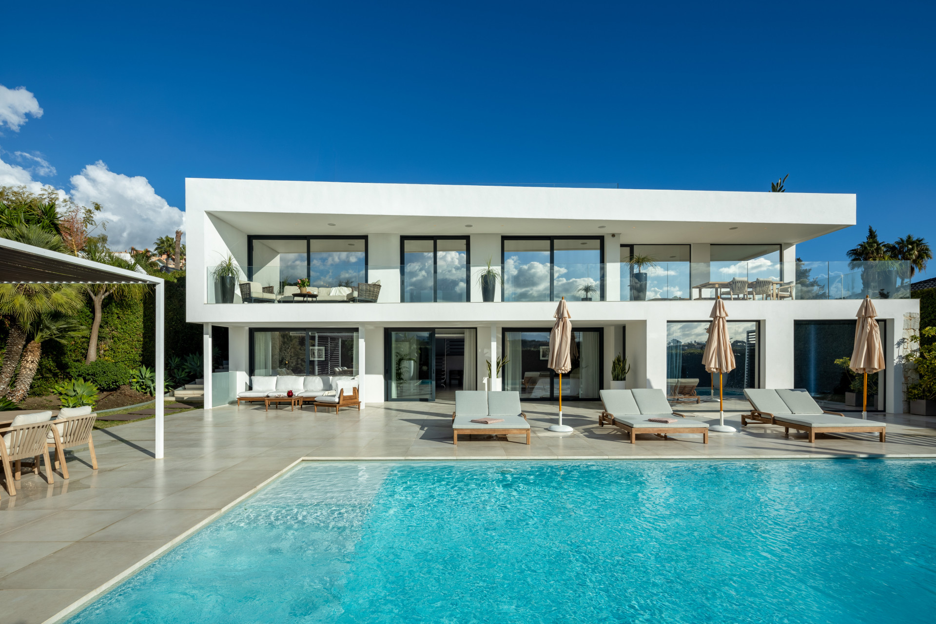 Villa de lujo en primera línea de golf en Marbella