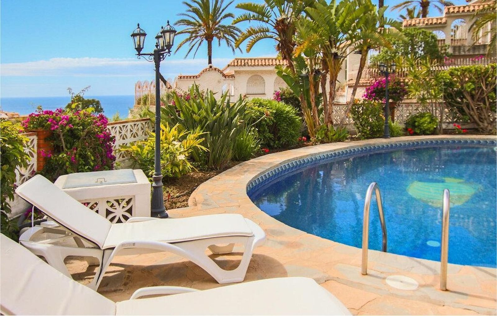 Villa en venta en Torremuelle, Benalmadena