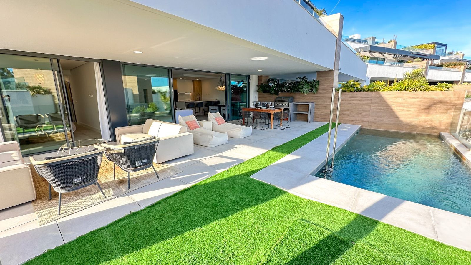 Ground Floor Apartment for sale in Cabopino, Marbella East