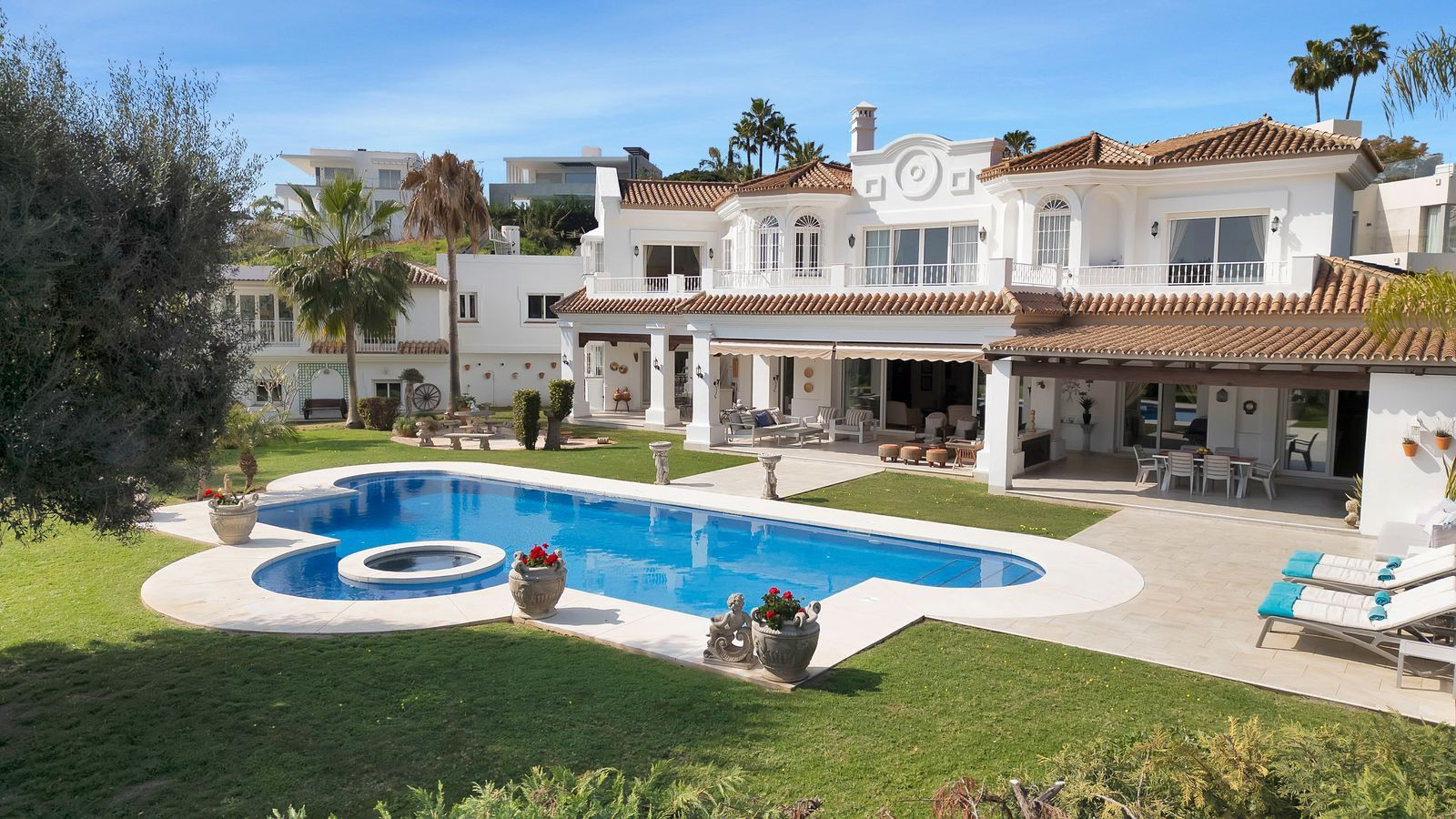 Villa for sale in Nueva Andalucia, Marbella