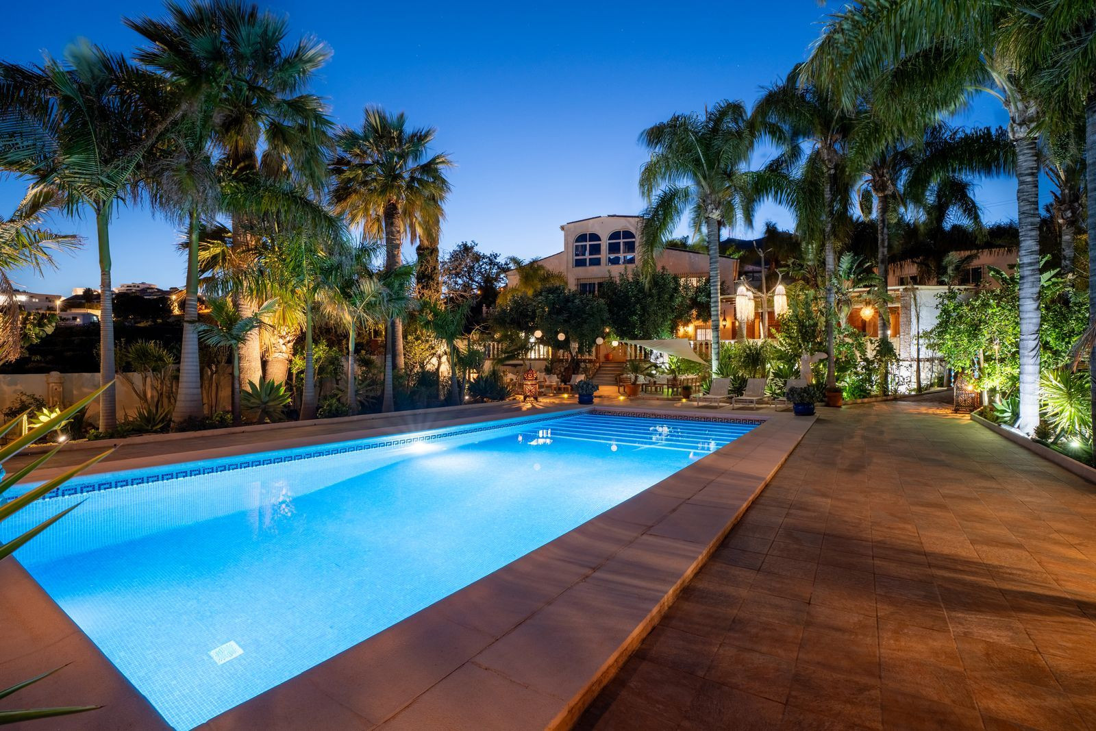 Villa for sale in Benalmadena