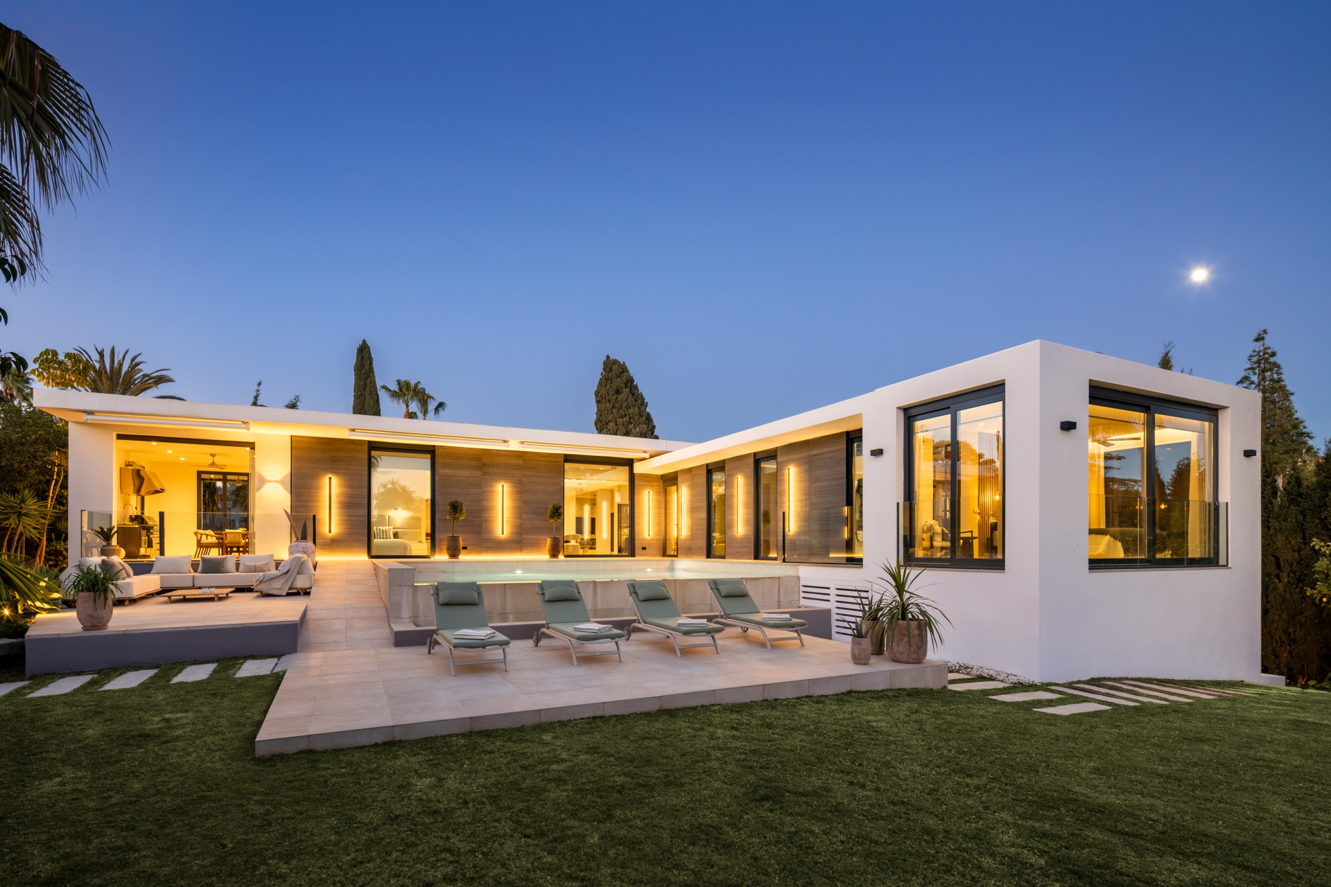 Villa for sale in Nueva Andalucia, Marbella