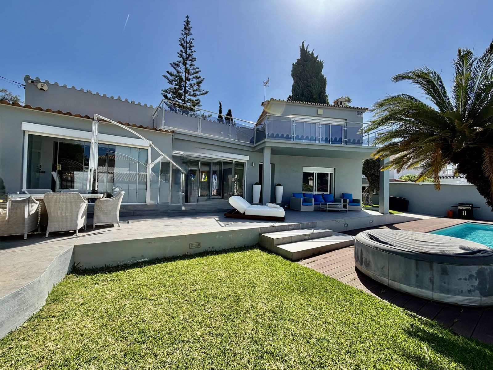 Villa for sale in Cabopino, Marbella Este