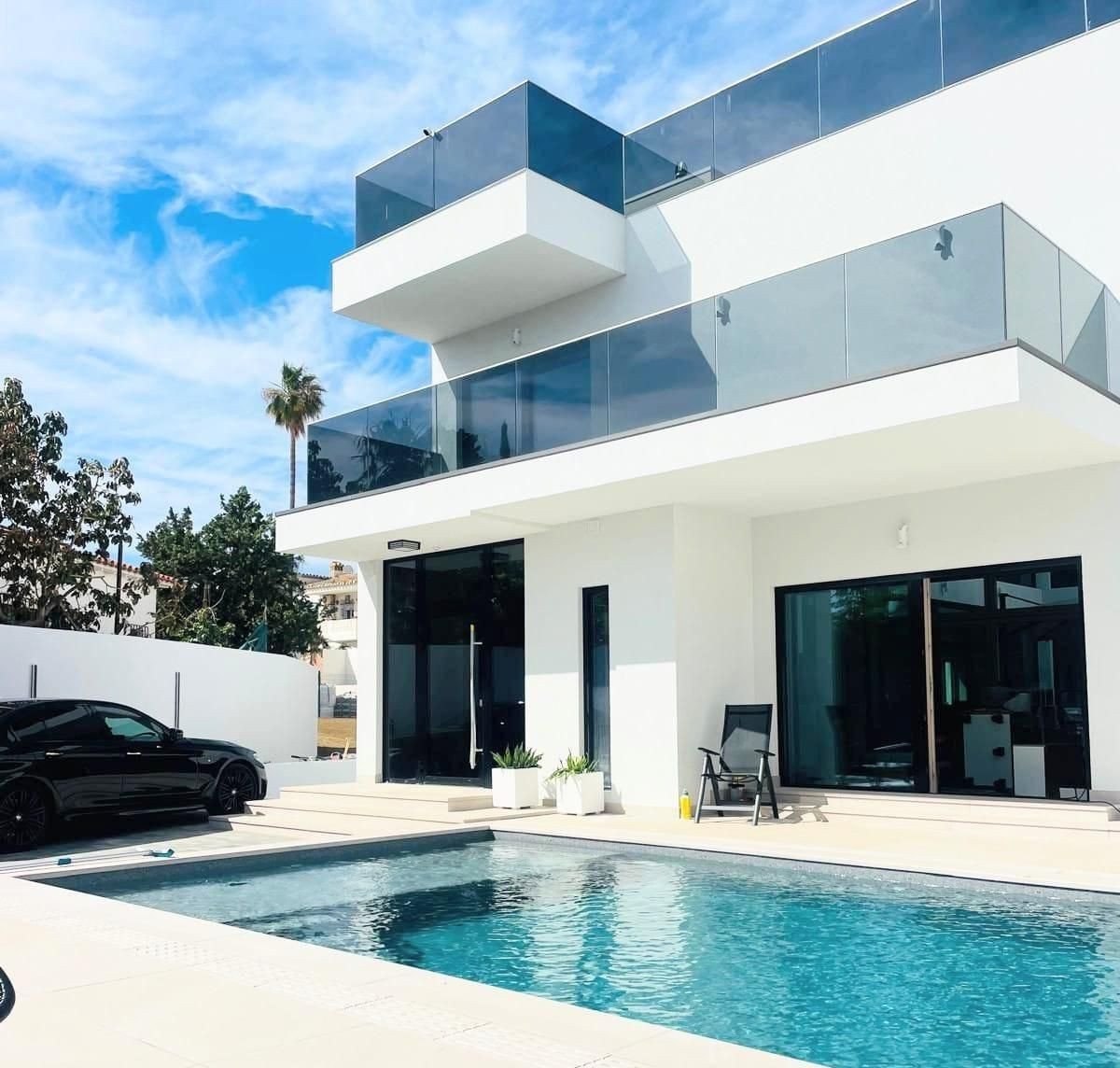 Villa for sale in Benalmadena Costa