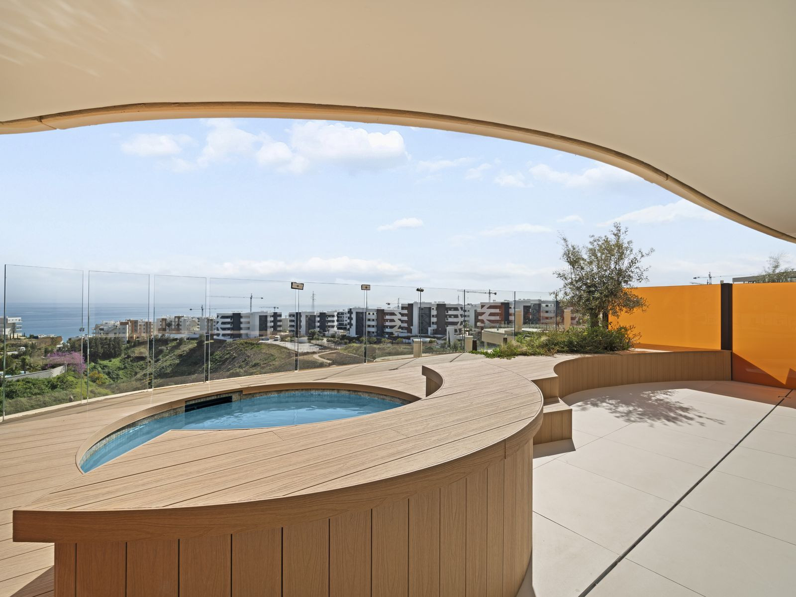 Exclusivo Apartamento de 2 Dormitorios con Vistas al Mar en Fuengirola, Málaga