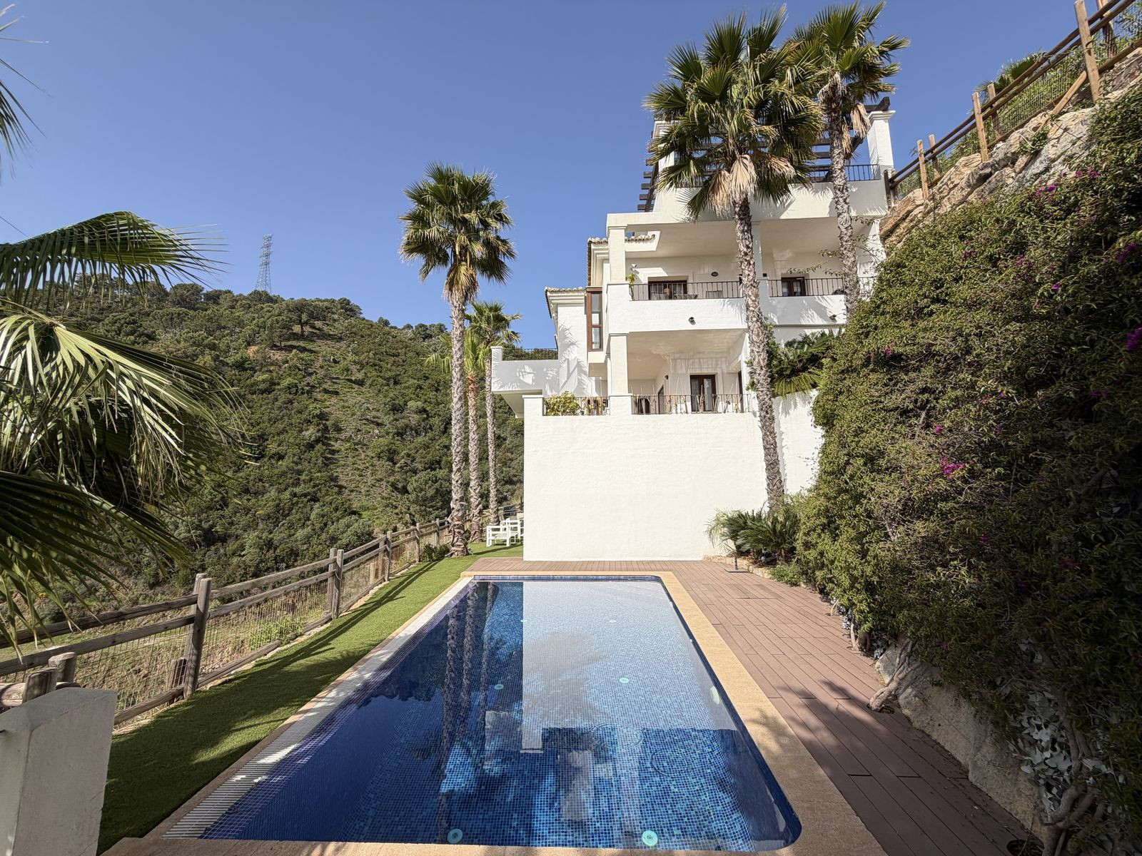 Villa for sale in Benahavis