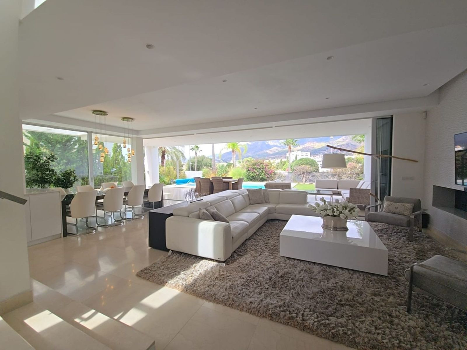 Villa for sale in Rio Real, Marbella Este