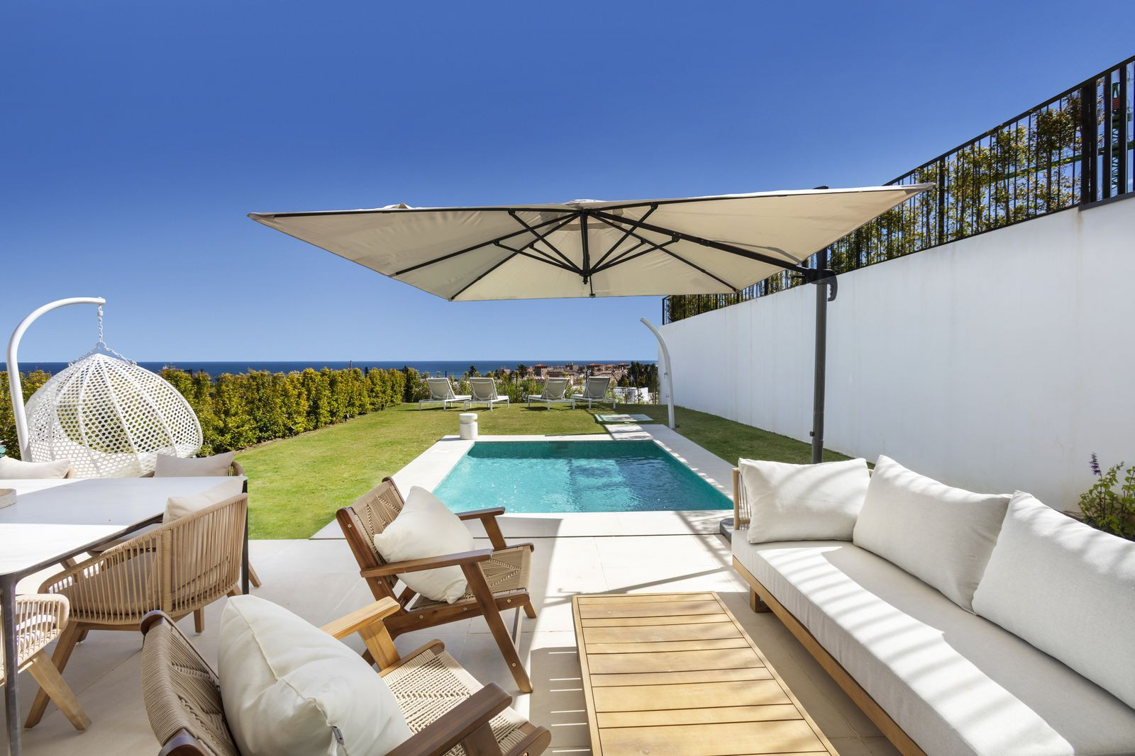 Town House for sale in Estepona