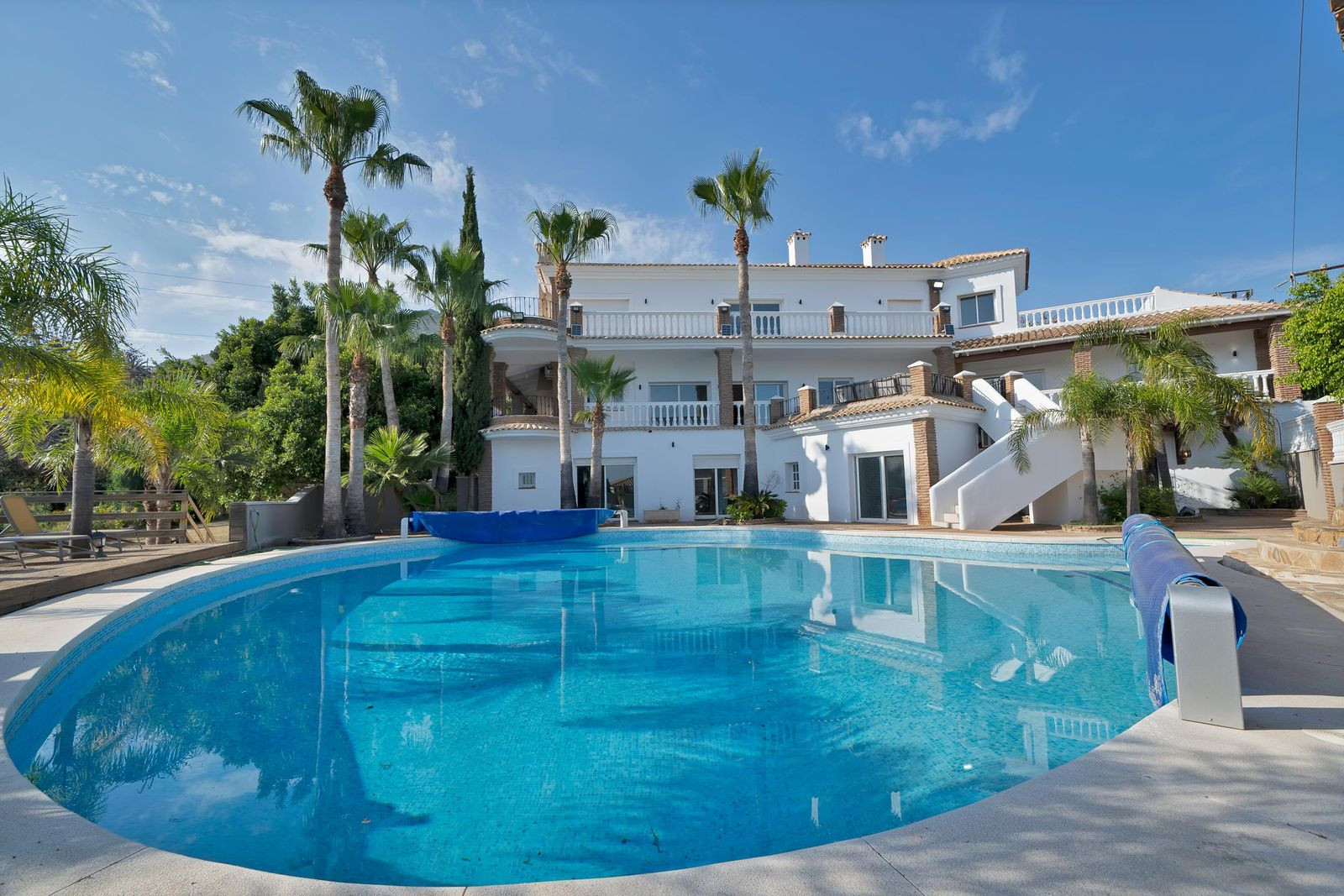 Villa for sale in Benalmadena