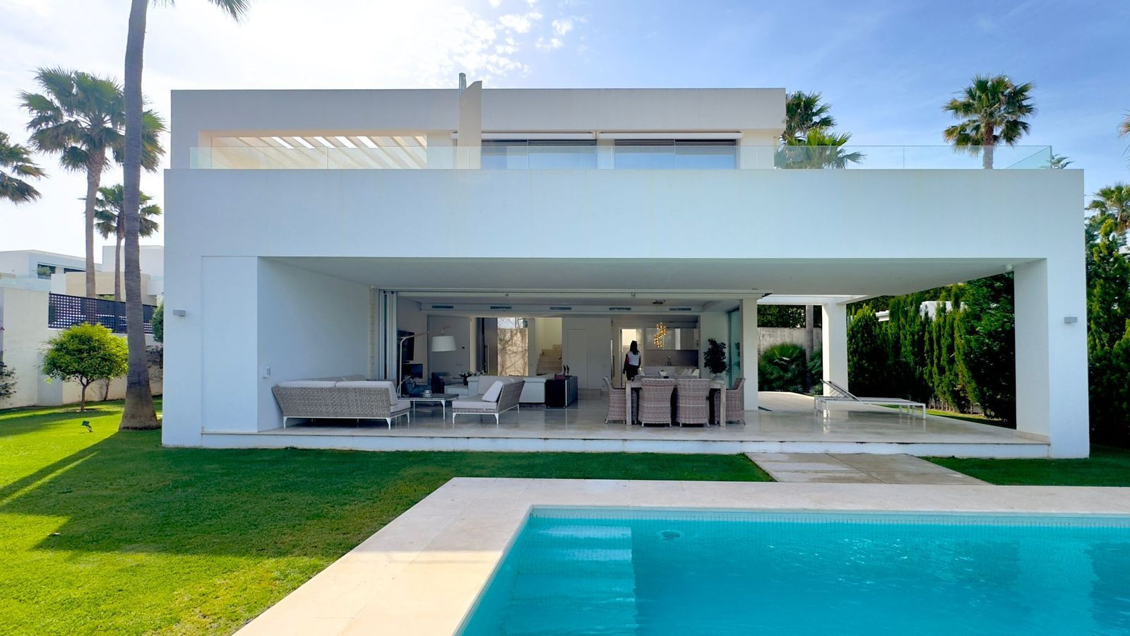 Villa for sale in Rio Real, Marbella Este