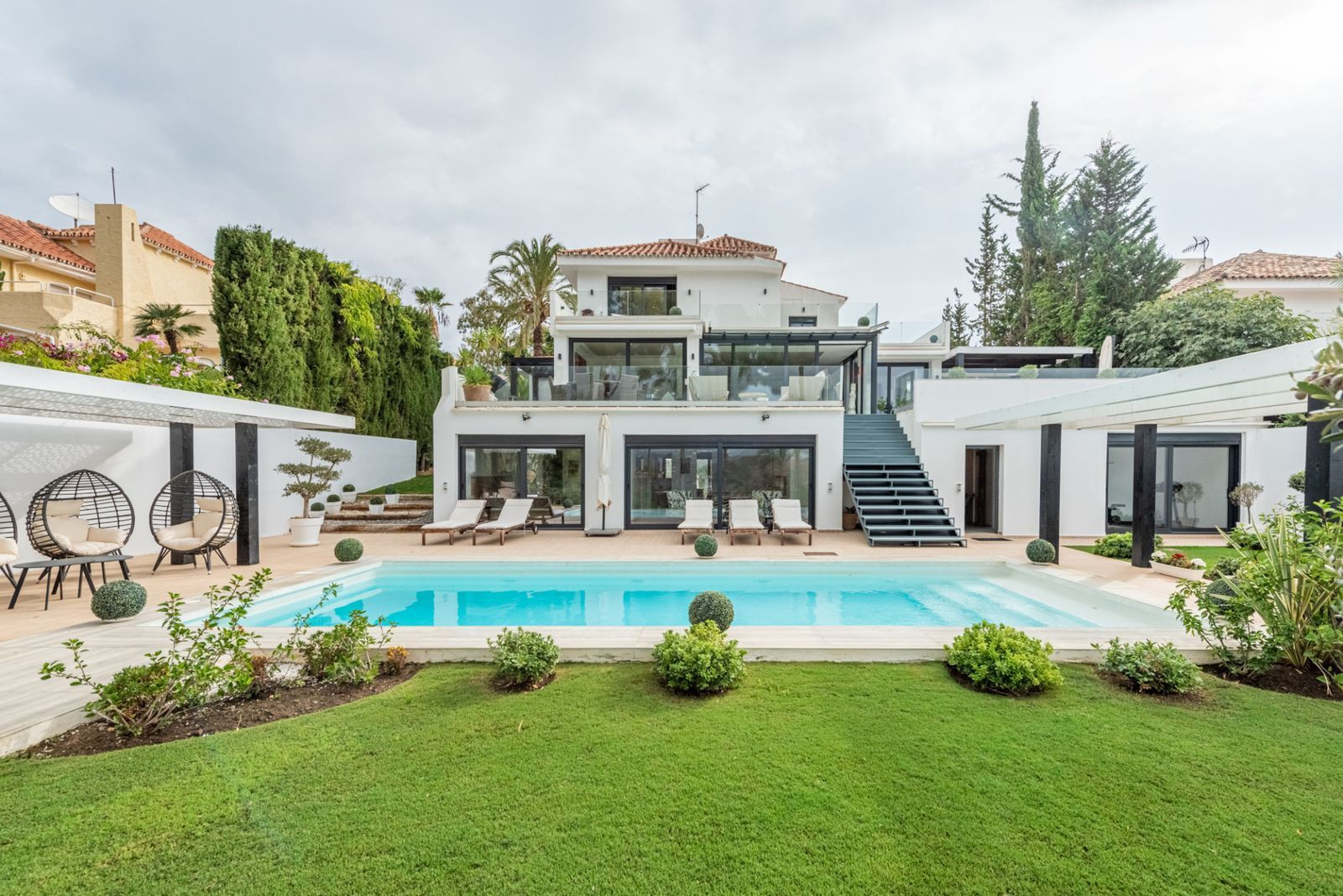Villa for sale in Nueva Andalucia, Marbella