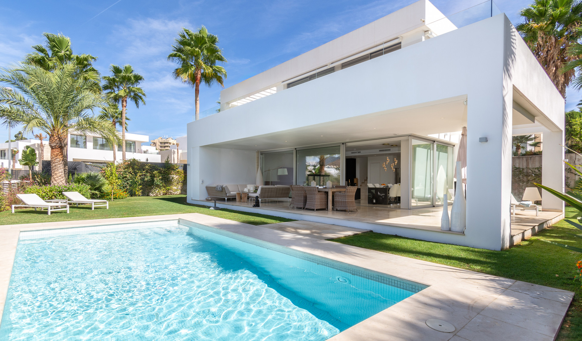 Villa for sale in Rio Real, Marbella East