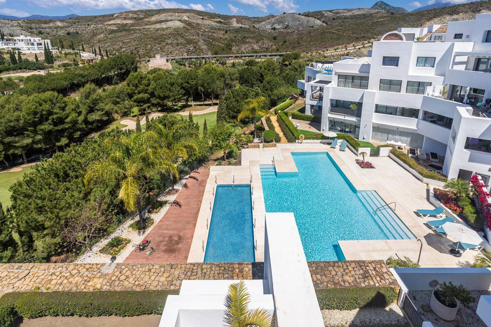 Duplex Penthouse for sale in Benahavis